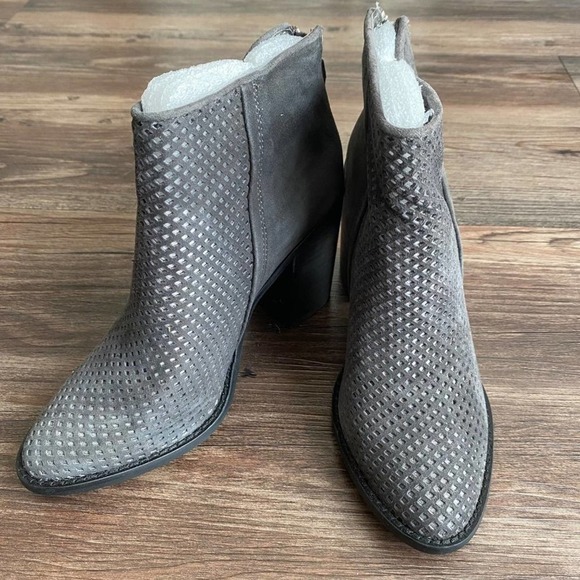 Steve Madden sz 6 M suede leather‎ mesh ankle heel boots NWT - Picture 2 of 7